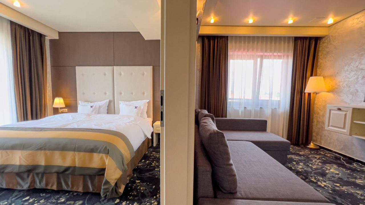 Hotel Tolea トゥルゴヴィシュテ エクステリア 写真