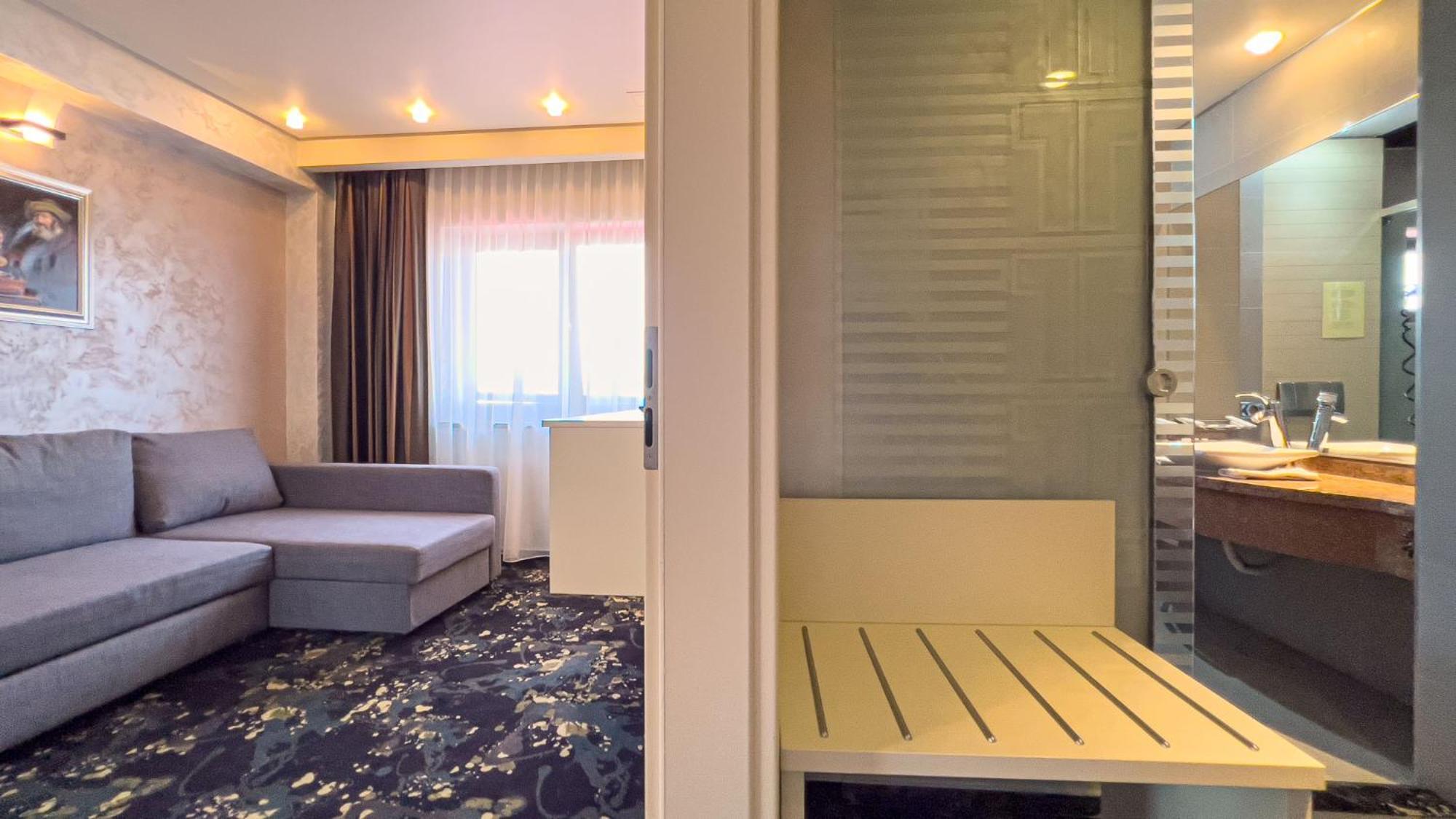 Hotel Tolea トゥルゴヴィシュテ エクステリア 写真