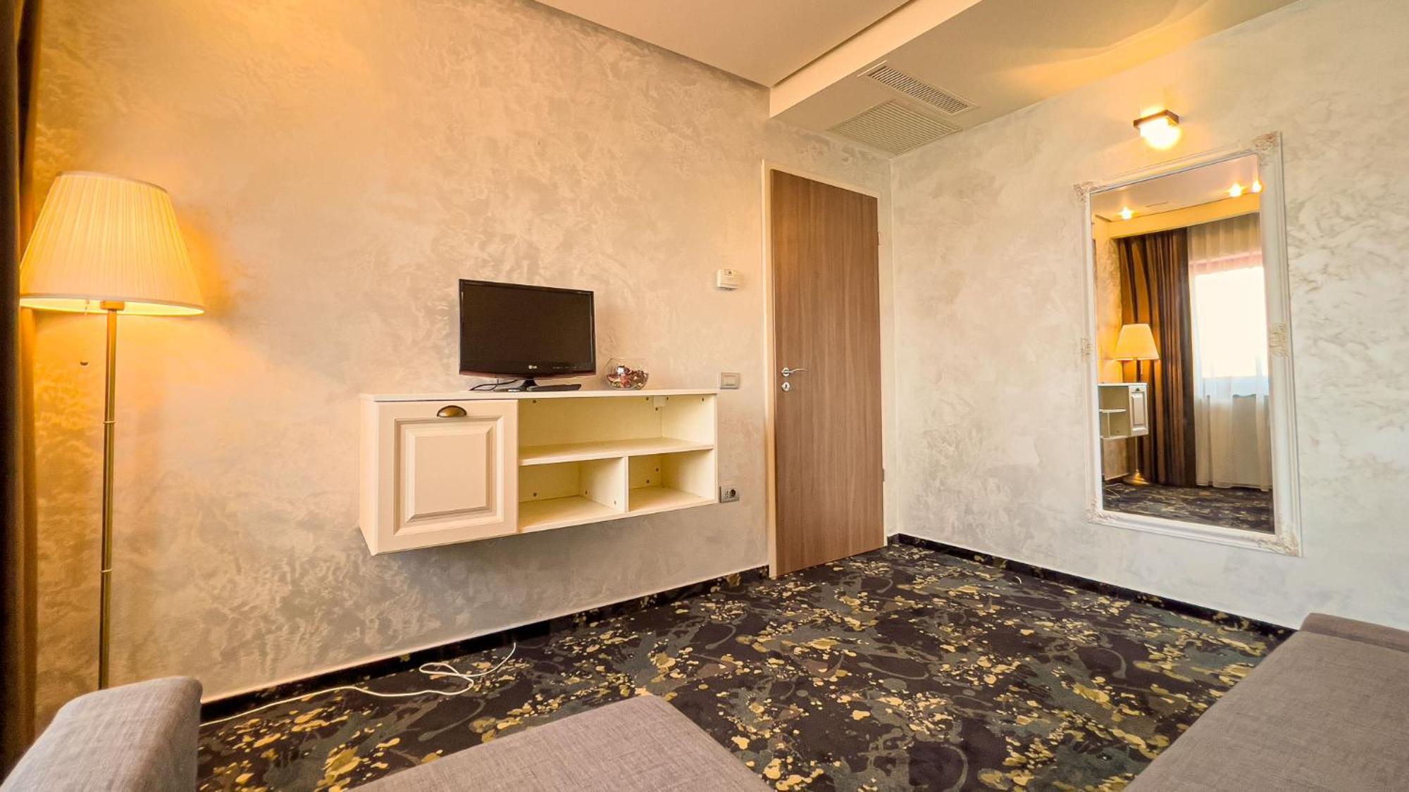 Hotel Tolea トゥルゴヴィシュテ エクステリア 写真