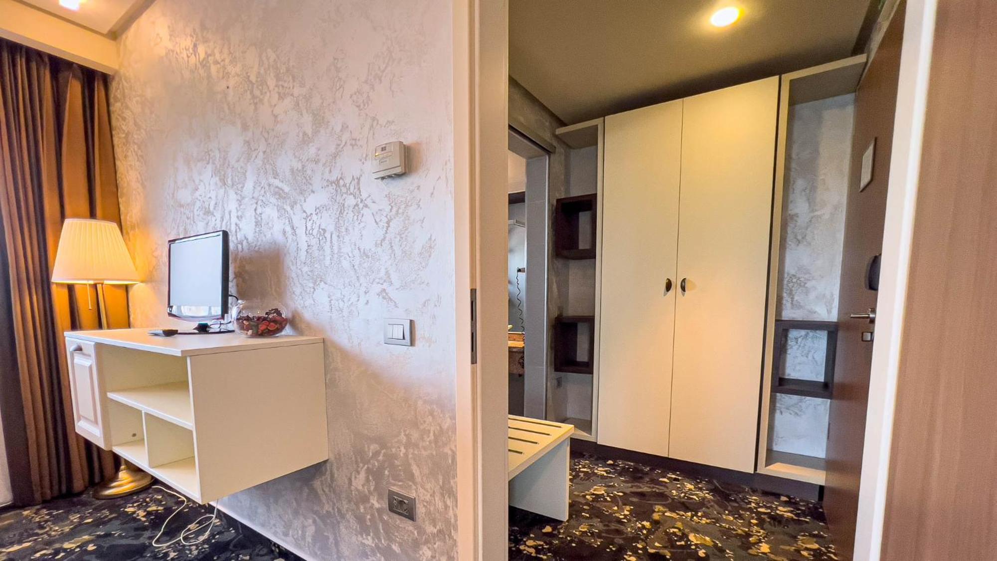 Hotel Tolea トゥルゴヴィシュテ エクステリア 写真
