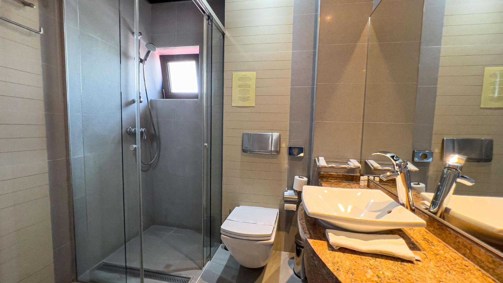 Hotel Tolea トゥルゴヴィシュテ エクステリア 写真