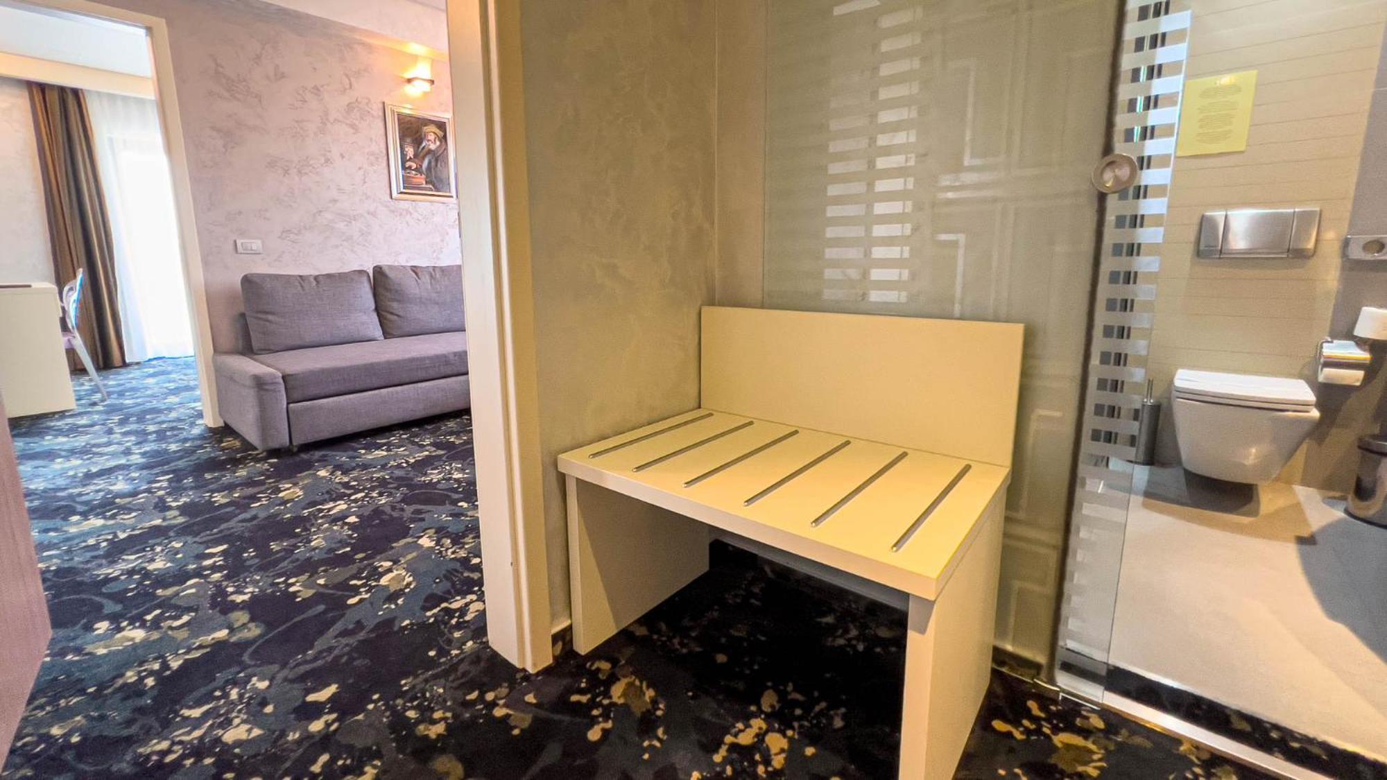 Hotel Tolea トゥルゴヴィシュテ エクステリア 写真