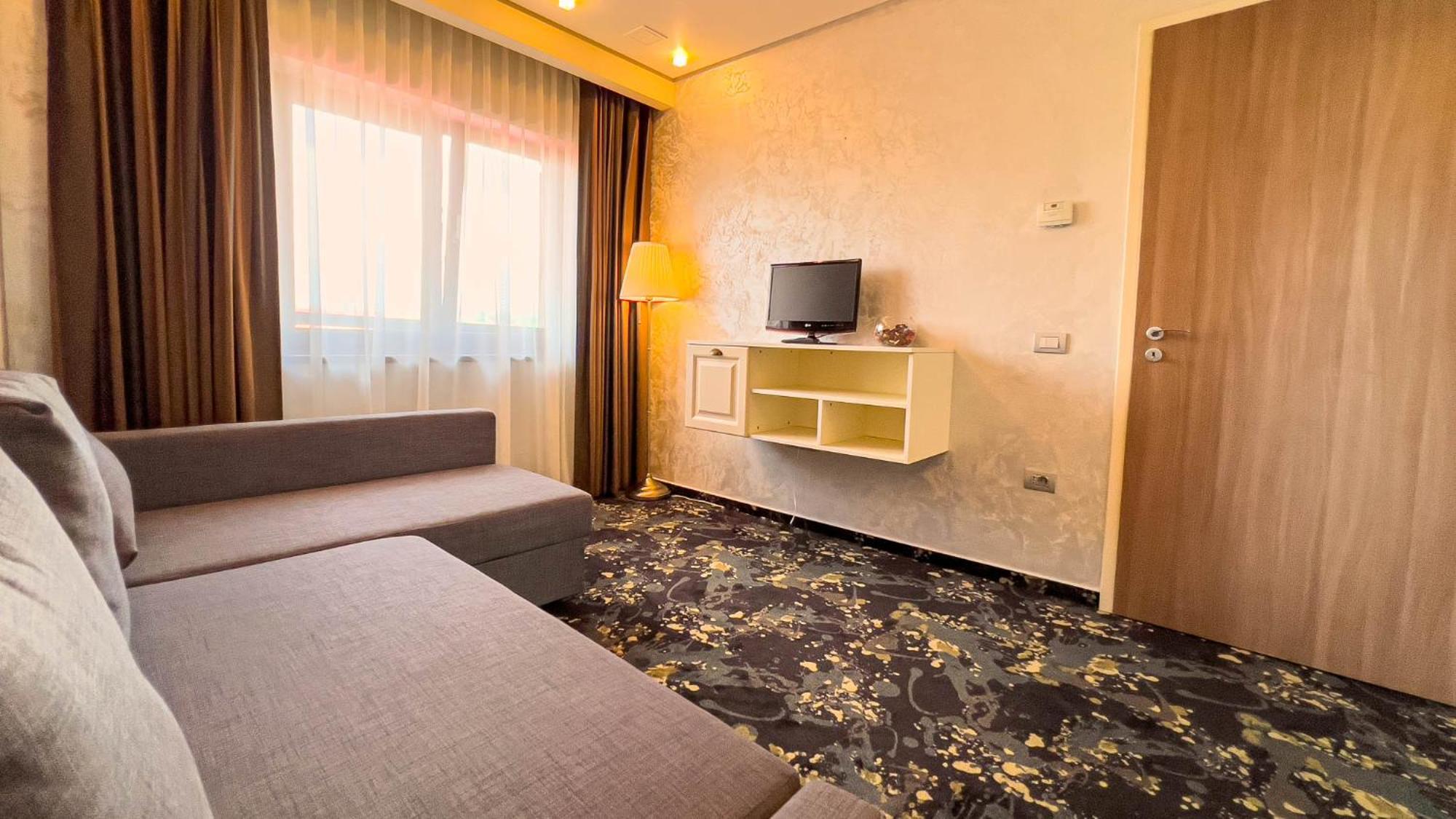 Hotel Tolea トゥルゴヴィシュテ エクステリア 写真