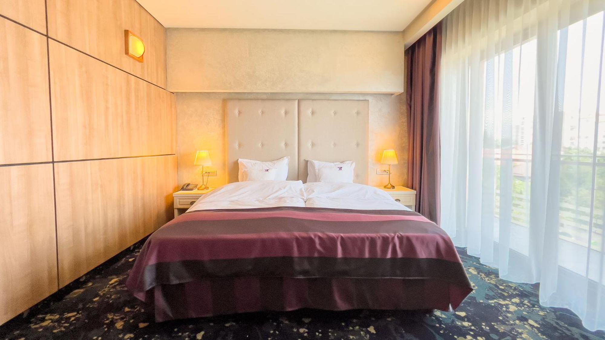 Hotel Tolea トゥルゴヴィシュテ エクステリア 写真