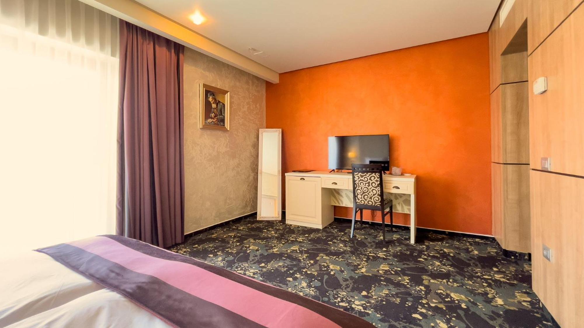 Hotel Tolea トゥルゴヴィシュテ エクステリア 写真