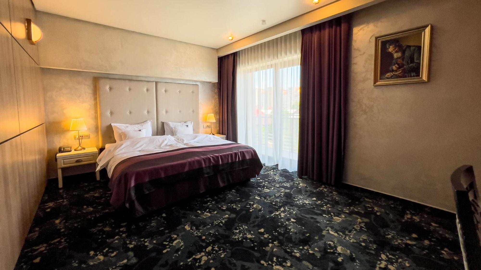 Hotel Tolea トゥルゴヴィシュテ エクステリア 写真